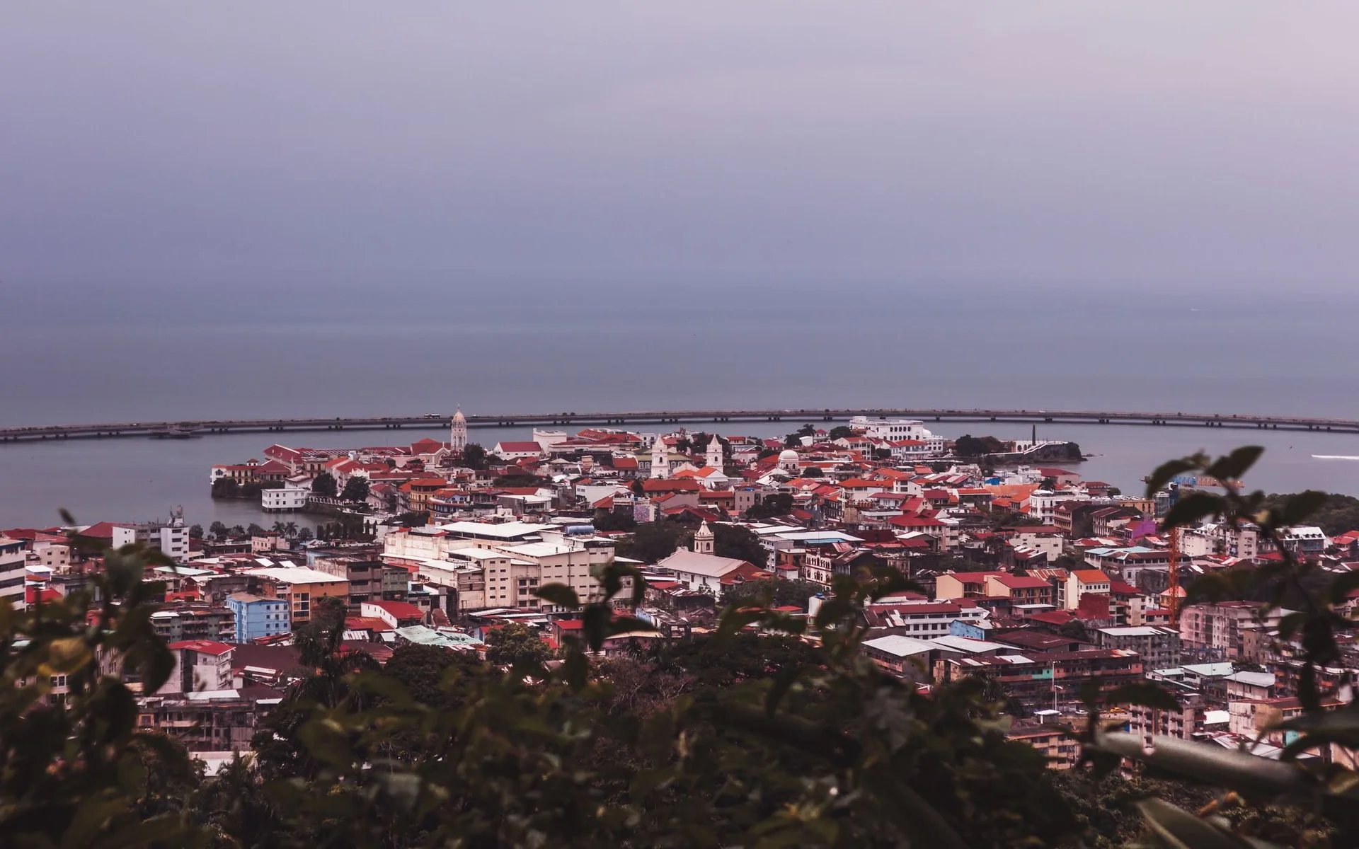 Vista aerea di Casco Viejo sulla costa di Panama