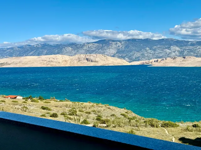 BookNoFees: Attico con vista sul mare e sul Velebit – Pag