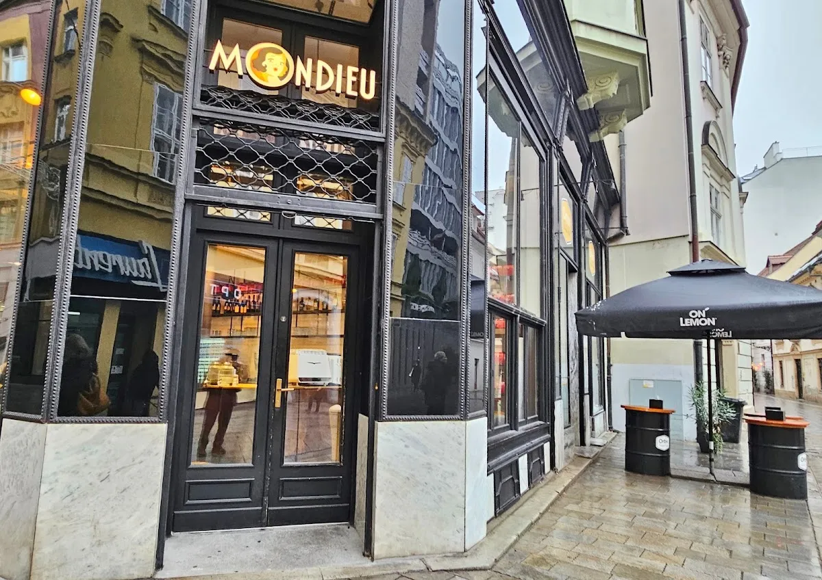 BookNoFees: Caffetteria – Mondieu – Bratislava – Mio Dio, foto 1