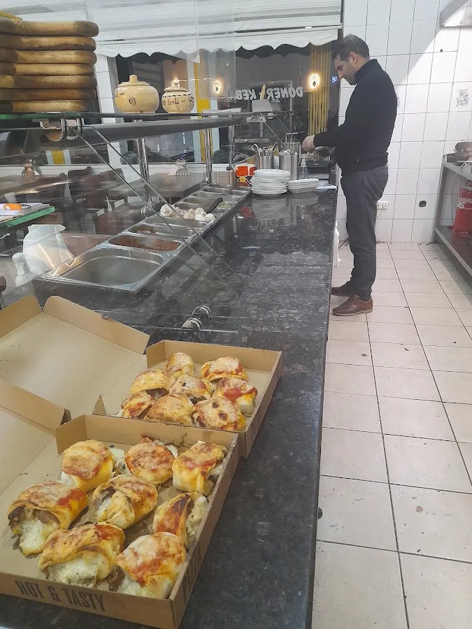 BookNoFees: Ristorante – Efes Grill Dönertaxi & Pizza – Bestwig – Efes Grill Dönertaxi & Pizza, foto 1