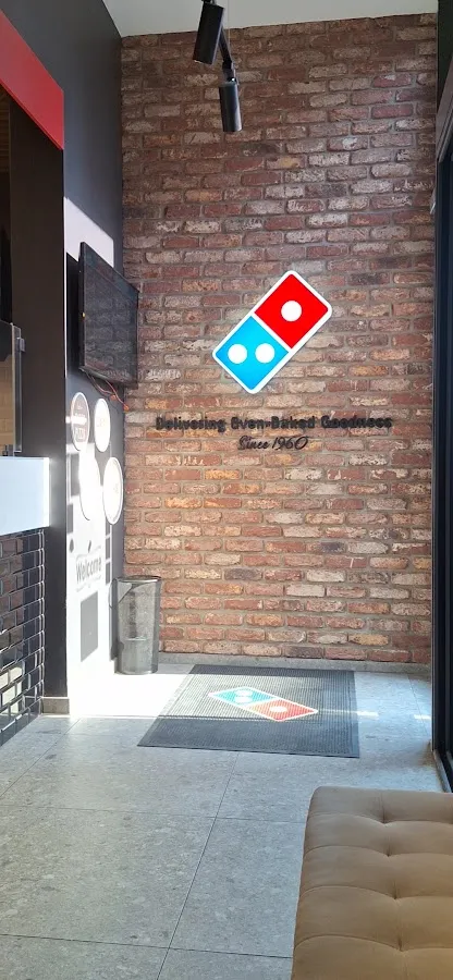 BookNoFees: Snack bar – Domino's – Zagreb – Domino's, foto 2