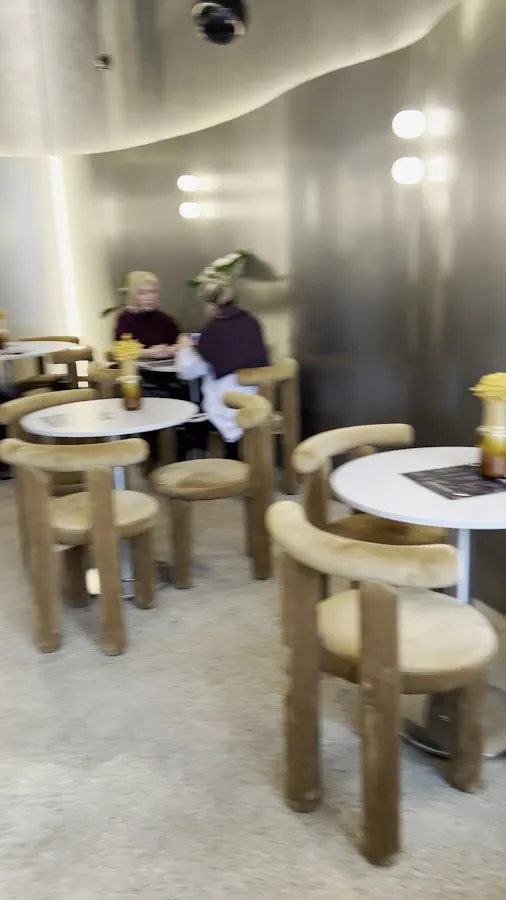 BookNoFees: Caffetteria – Čierny Peter: Kaviareň / Pražiareň / Podniková predajňa – Bratislava – Čierny Peter: Caffetteria / Torrefazione / Negozio aziendale, foto 3