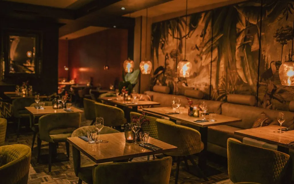 BookNoFees: Ristorante – Black and Blue – Amsterdam – Nero e blu, foto 1