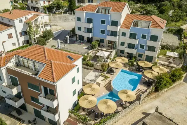 BookNoFees: Tranquillo appartamento per le vacanze con piscina e giardino – Slatine