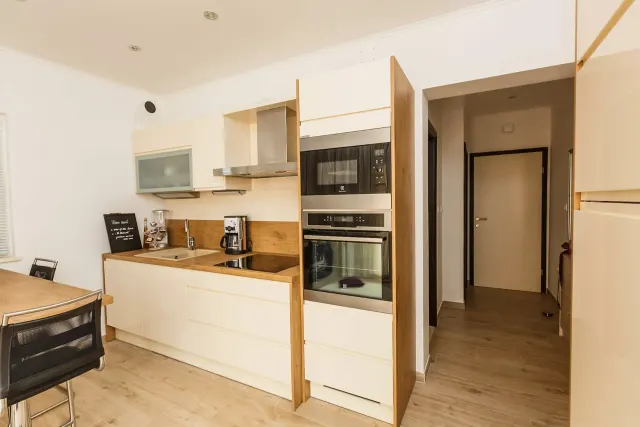 BookNoFees: Appartamento Miran con balcone e vista sul mare – Okrug Gornji