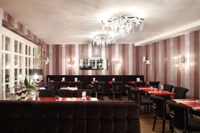 BookNoFees: Caffetteria – Café & Konditorei Harnischmacher – Attendorn – Caffetteria e pasticceria Harnischmacher, foto 2