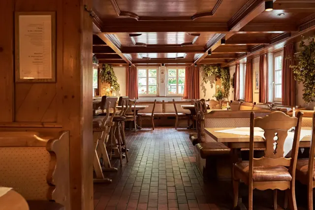 BookNoFees: Ristorante – Esloher Brauhaus — Domschänke Esselbräu – Eslohe – Birreria di Esloh — Domschänke Esselbräu, foto 2