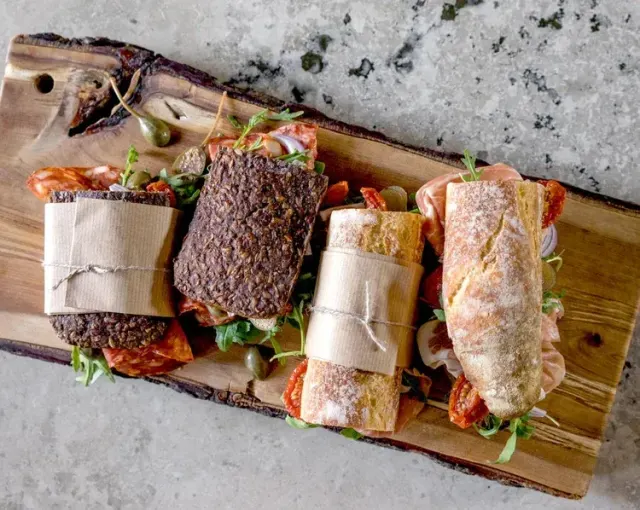BookNoFees: Caffetteria – Helges Ost & Bageri – Copenhagen – Helges Formaggio e Panetteria, foto 2