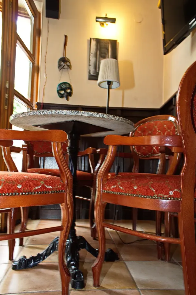 BookNoFees: Caffetteria – Corvin Kávézó – Budapest – Caffetteria Corvin, foto 3