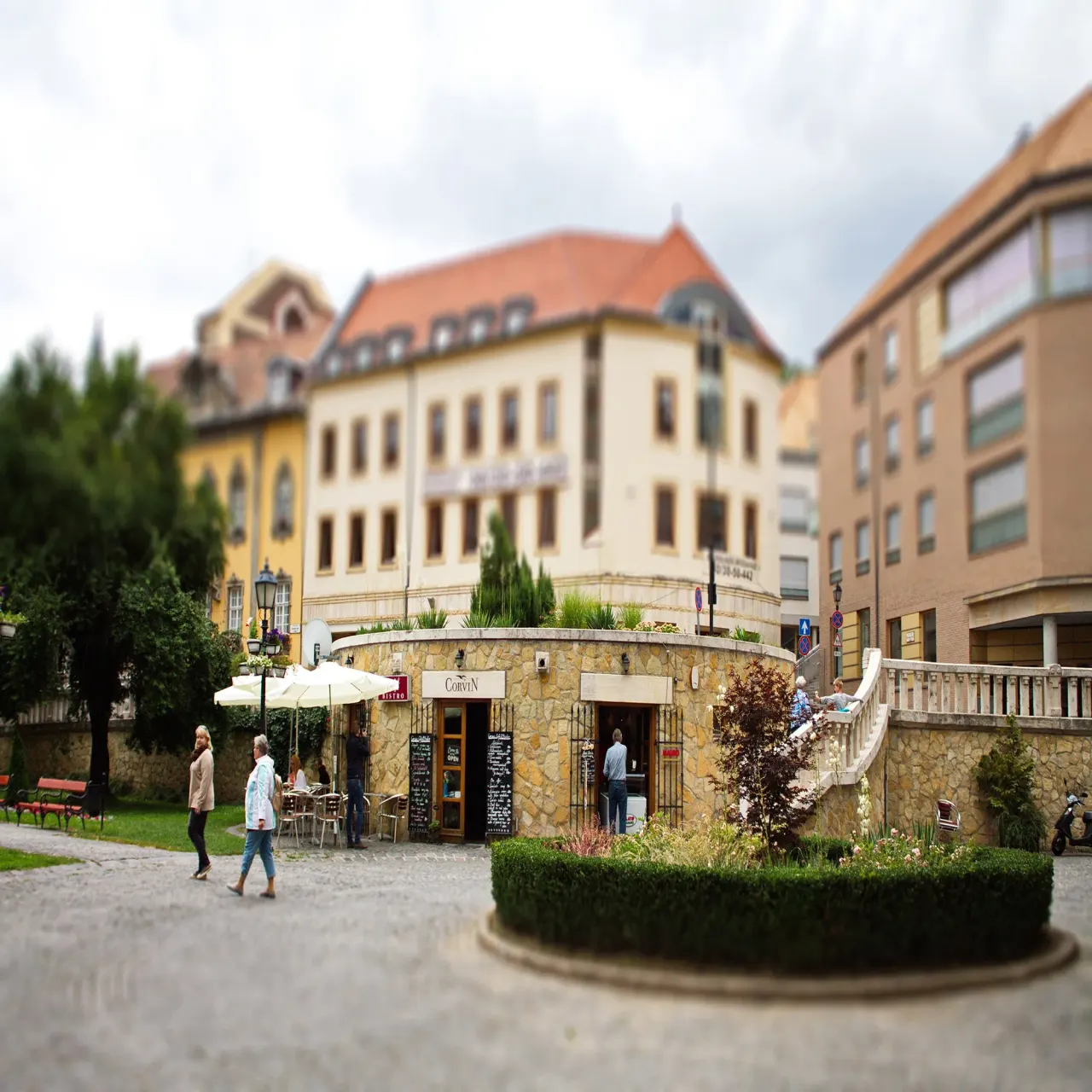 BookNoFees: Caffetteria – Corvin Kávézó – Budapest – Caffetteria Corvin, foto 1