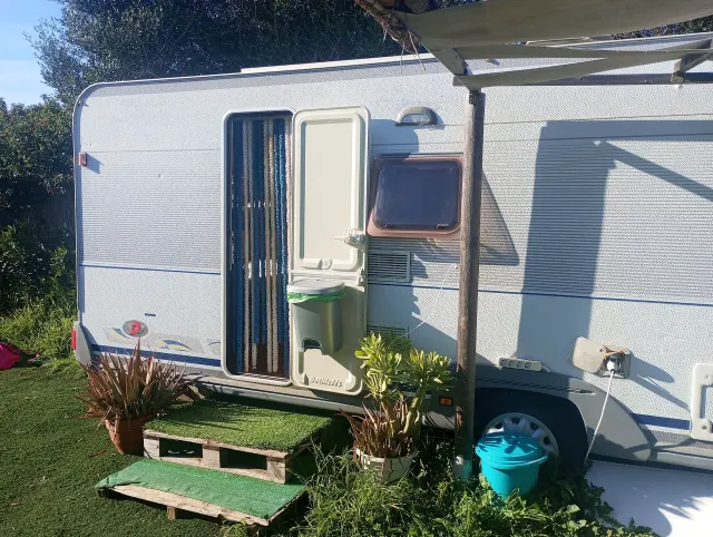 BookNoFees: Roulotte vintage restaurata con veranda e giardino – El Palmar De Vejer