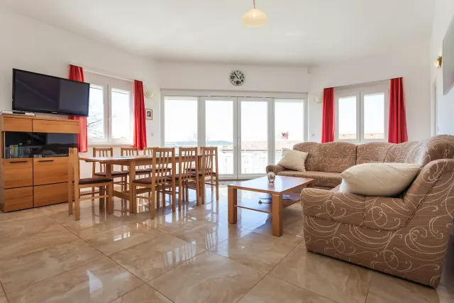 BookNoFees: Villa di design con vista sul mare, ideale per gruppi numerosi, con lettini gratuiti sulla spiaggia – Medulin