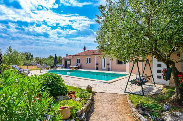 BookNoFees: Casa vacanze Una con piscina privata e giardino – Fazana