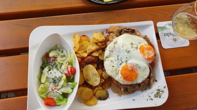 BookNoFees: Ristorante – Café zur Burg – Altena – Caffetteria “Zur Burg”, foto 2