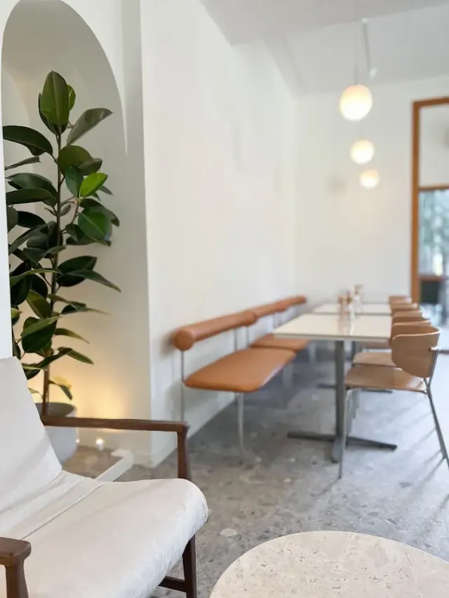 BookNoFees: Ari's Corner, Stockholm