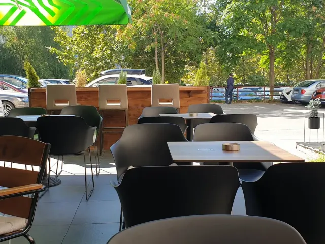 BookNoFees: Caffetteria – Brown bar – Zagreb – Barra marrone, foto 3