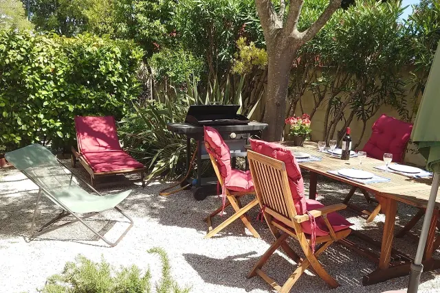 BookNoFees: Tranquillo appartamento per le vacanze con giardino recintato – Sanary
