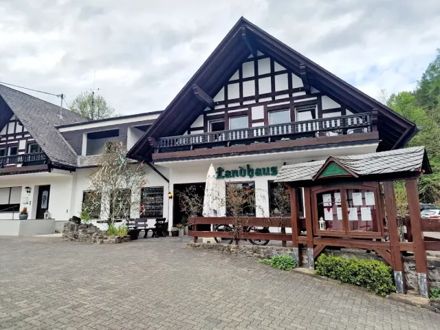 BookNoFees: Ristorante – Landhaus im Grund – Lennestadt – Casa di campagna a Grund, foto 2