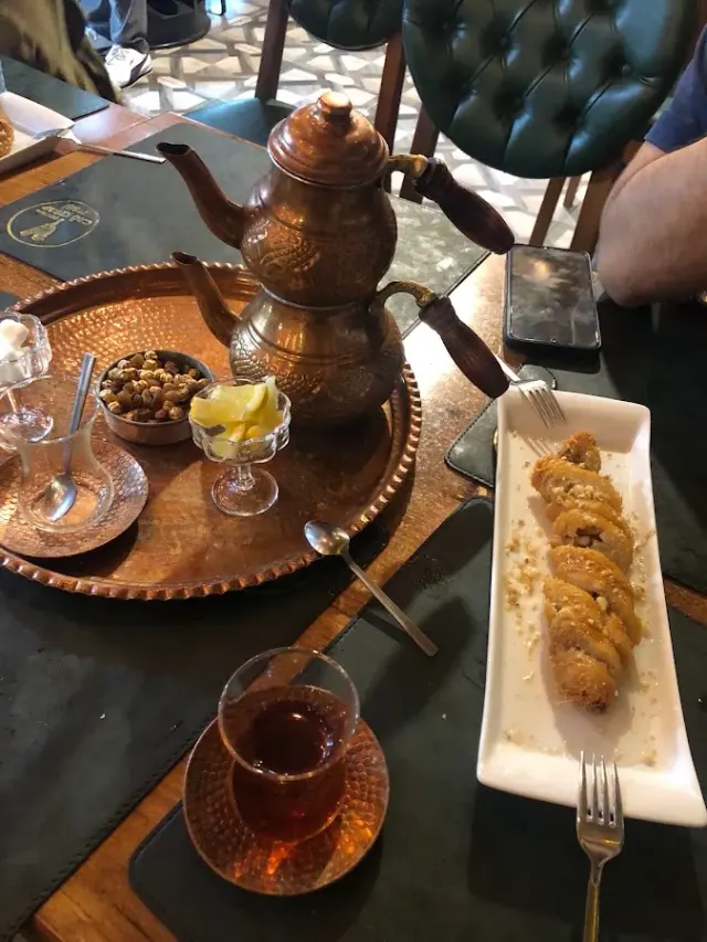 BookNoFees: Ristorante – Erzurum Cağ Kebap Tesisi – Istanbul – Stabilimento di Cağ Kebap di Erzurum, foto 2