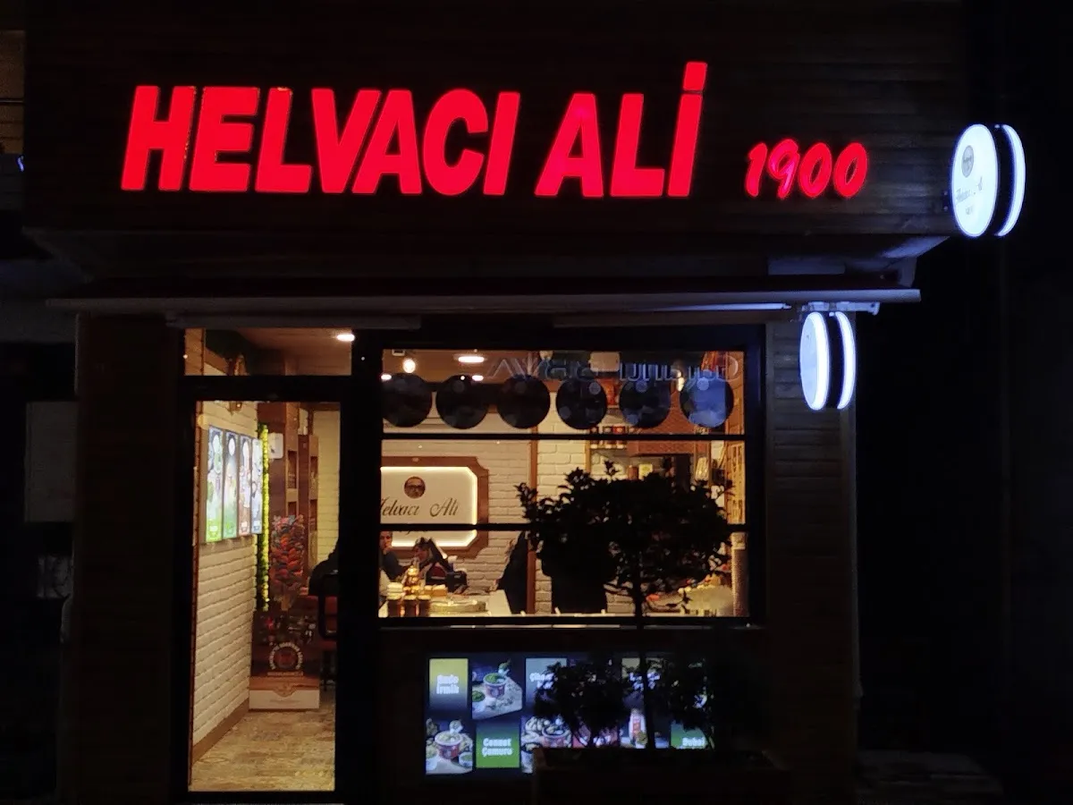 BookNoFees: Caffetteria – Helvacı Ali Şile – Istanbul – Ali, il produttore di halva di Şile, foto 1