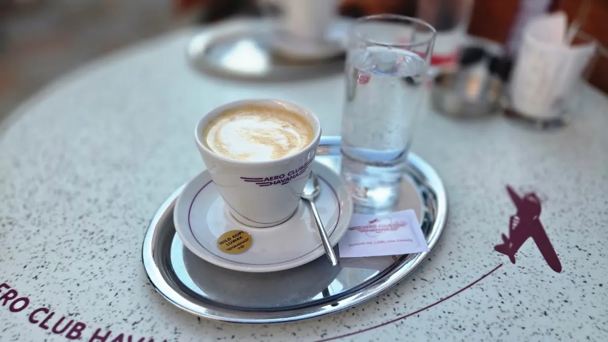BookNoFees: Caffetteria – Aero Club Havana – Ljubljana – Aero Club dell'Avana, foto 1