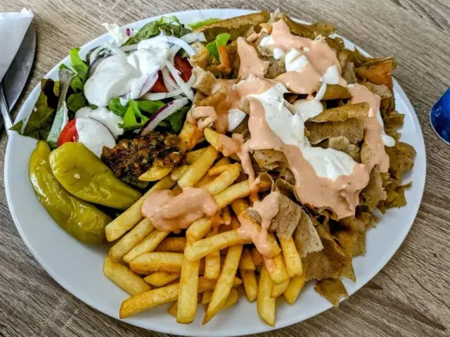 BookNoFees: Snack bar – Schmeckt Lecker Imbiss – Meschede-Freienohl – Uno spuntino davvero gustoso, foto 2
