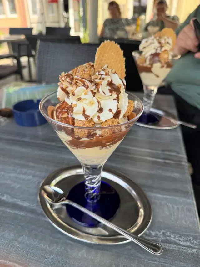 BookNoFees: Ristorante – Eiscafé San Remo – Altena – Eiscafé San Remo, foto 3