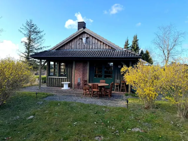 BookNoFees: casa vacanza a Brekendorf – Una tranquilla casetta in legno dal fascino western