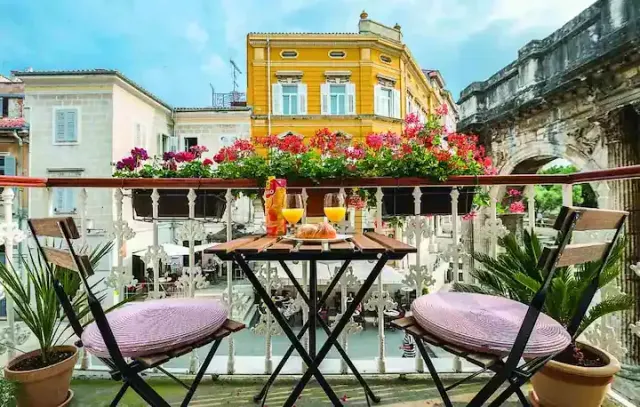 BookNoFees: Porta Aurea! Romantico balcone con una vista meravigliosa – Pula