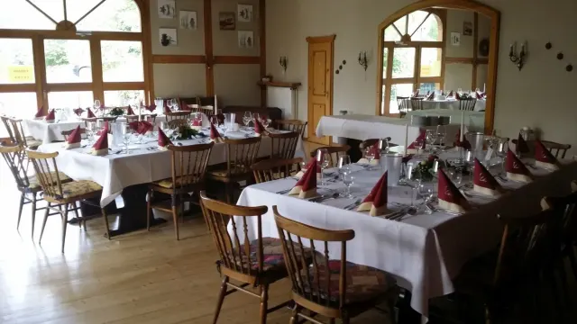 BookNoFees: Ristorante – Landgasthof Haus Felsenruh – Balve-Garbeck – Locanda di campagna Haus Felsenruh, foto 3