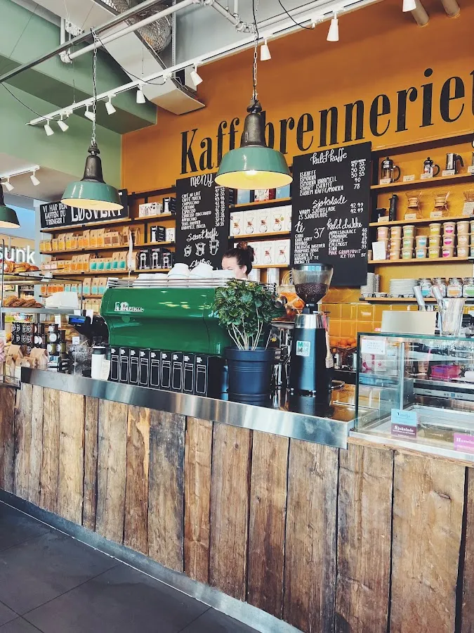 BookNoFees: Caffetteria – Kaffebrenneriet – Oslo – La torrefazione, foto 1