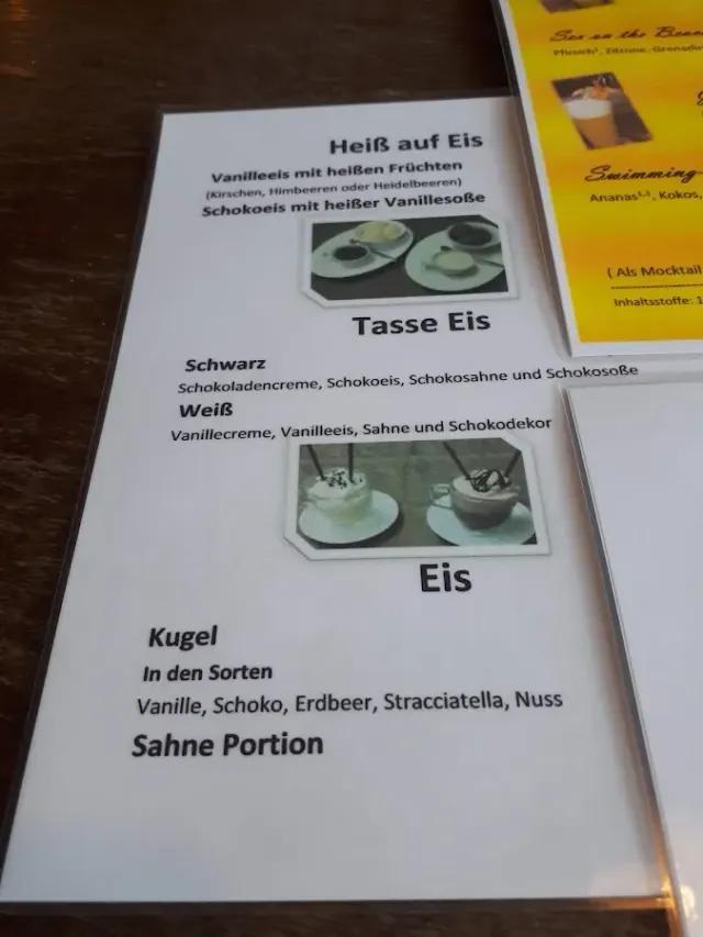 BookNoFees: Caffetteria – Helga's Waffelstübchen – Hallenberg – La gelateria di Helga, foto 3