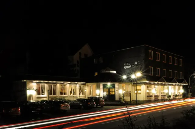 BookNoFees: Hotel-Restaurant Schettel, Olsberg
