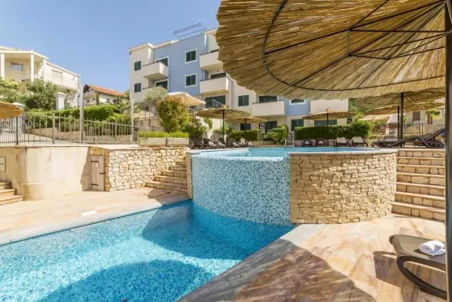 BookNoFees: Tranquillo appartamento per le vacanze con vista sul mare e piscina – Slatine