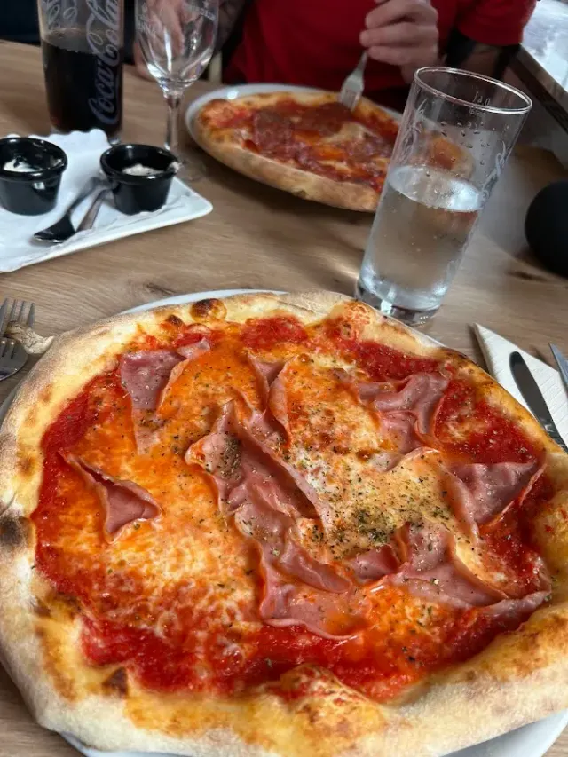 BookNoFees: Ristorante – Kulturbahnhof – Halver – Kulturbahnhof, foto 3