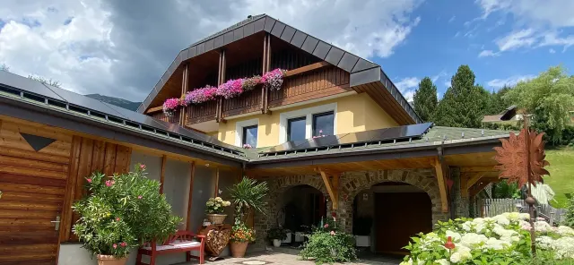 BookNoFees: Elegante appartamento con giardino e camino – St. Michael Im Lungau