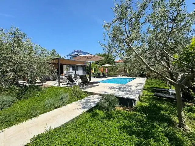 BookNoFees: Appartamento 2SZ Meme 2 con piscina, vicino al centro storico – Pula