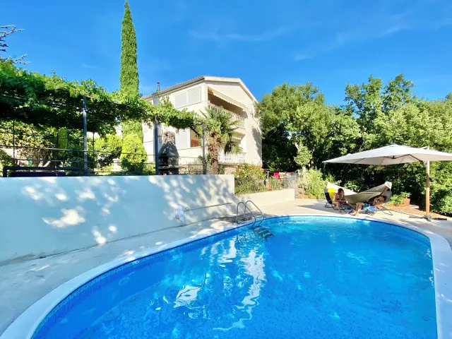 BookNoFees: Villa Theresa, Croazia, appartamento per le vacanze con piscina, idromassaggio, sauna e cucina all’aperto – Donji Zagon