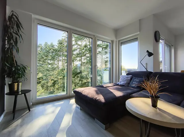 BookNoFees: Elegante appartamento con balcone e vista sul cortile verde – Hamm