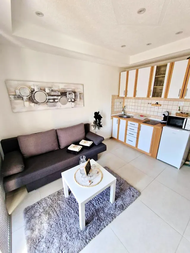BookNoFees: Tranquillo appartamento per le vacanze con balcone e vista sul mare – Vir