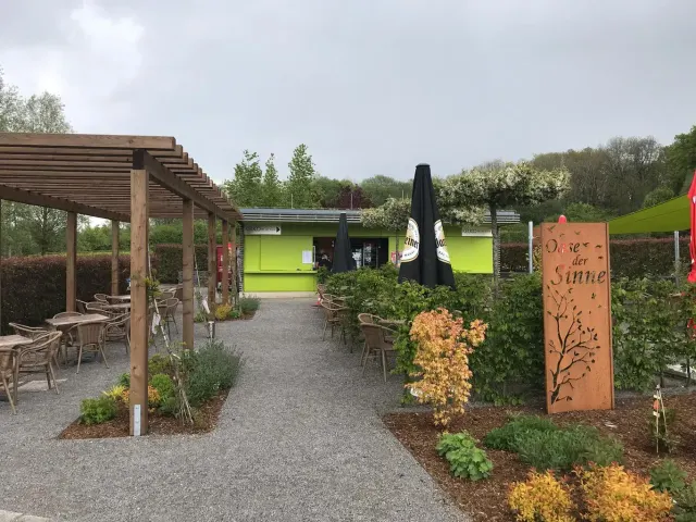 BookNoFees: Snack bar – Flora — Essbar im Park – Hemer – Flora — Cibo nel parco, foto 2