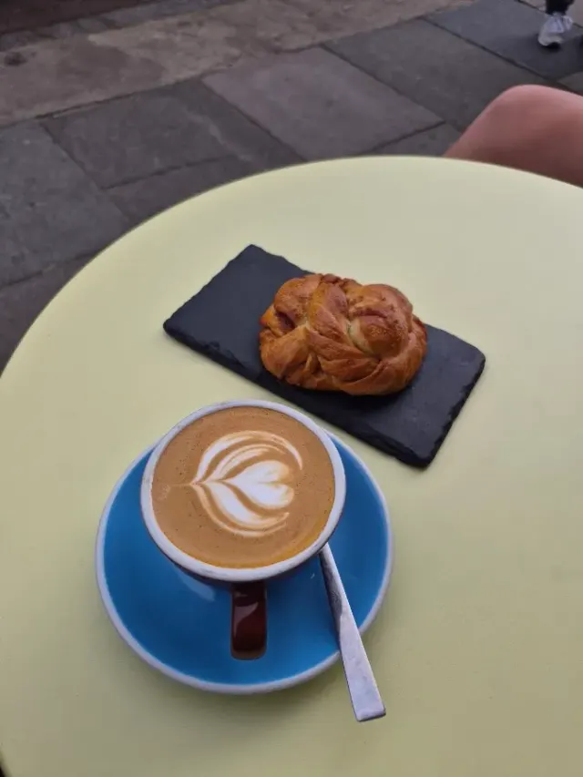 BookNoFees: Caffetteria – Brothers Bakery – London – Panetteria Brothers, foto 2