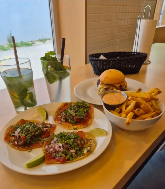 BookNoFees: Ristorante – Roxor BRGR & Beer – Bratislava – Roxor Burger & Beer, foto 2