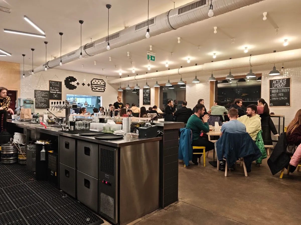 BookNoFees: Ristorante – Roxor BRGR & Beer – Bratislava – Roxor Burger & Beer, foto 1