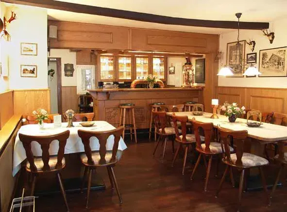 BookNoFees: Ristorante – Zum Försterhaus – Iserlohn – Verso la casa del guardaboschi, foto 3