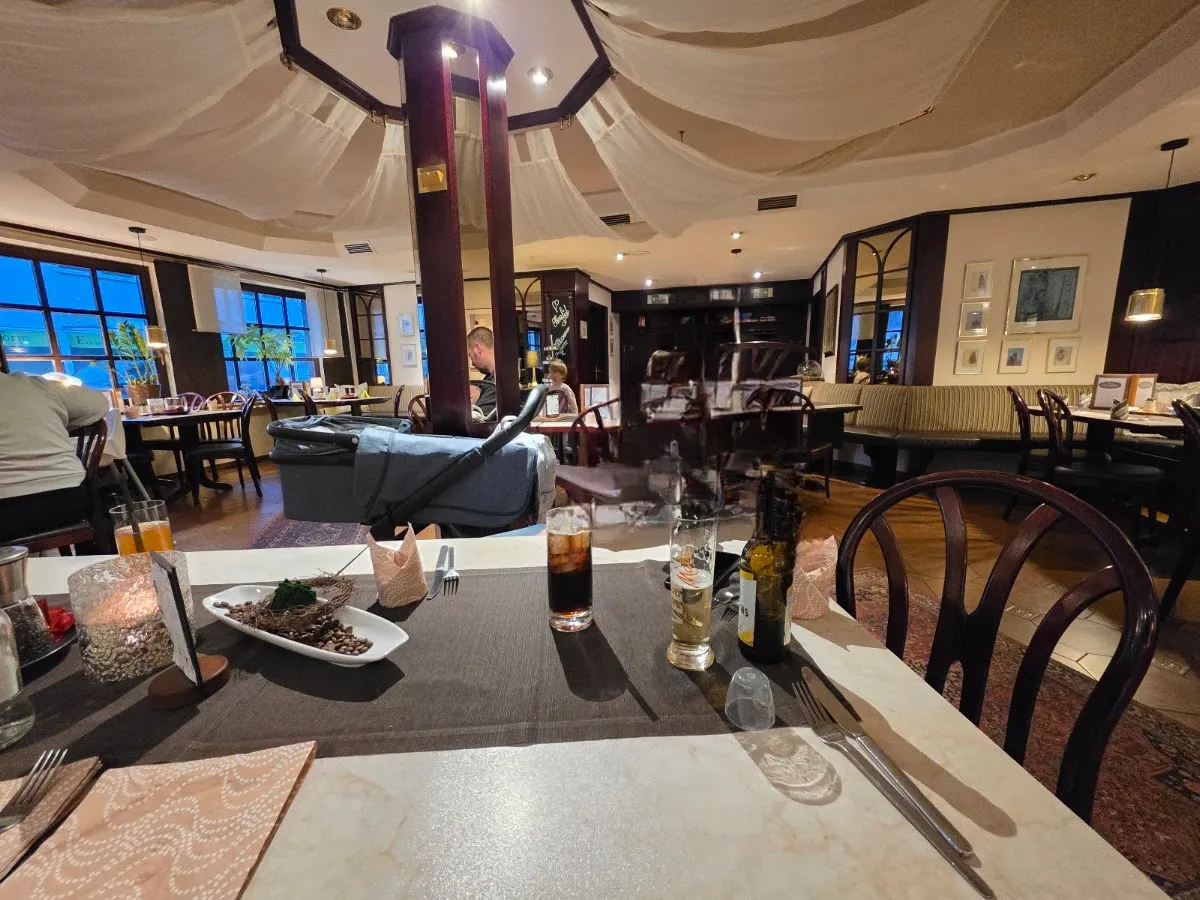BookNoFees: Ristorante – Restaurant-Café Pöllmann – Medebach – Ristorante-Caffetteria Pöllmann, foto 1