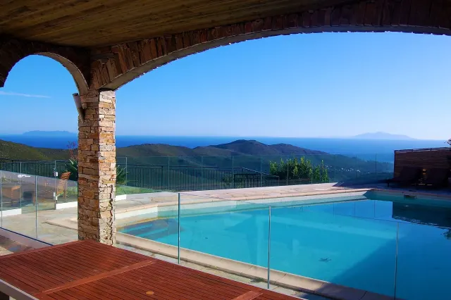BookNoFees: Villa a Sisco, piscina privata e vista sul mare – SISCO
