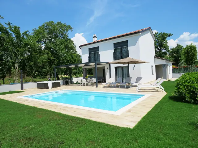 BookNoFees: Villa Cerasela | Elegante villa nei pressi di Rovigno con piscina, vasca idromassaggio e barbecue – Kanfanar