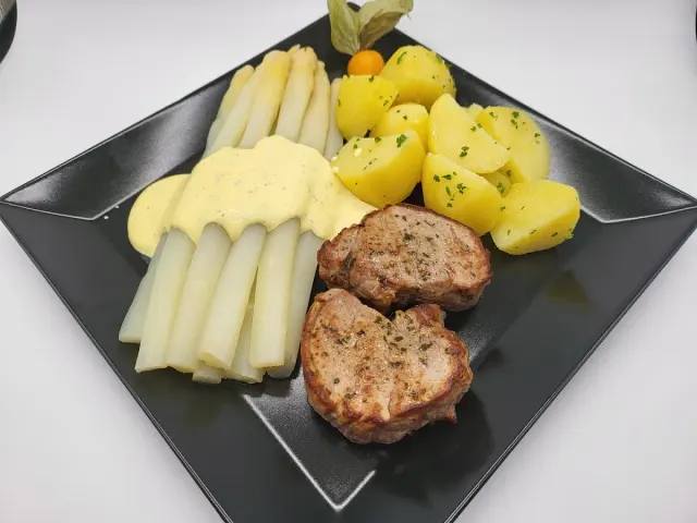 BookNoFees: Ristorante – Haus Lubely – Finnentrop – Casa Lubely, foto 2