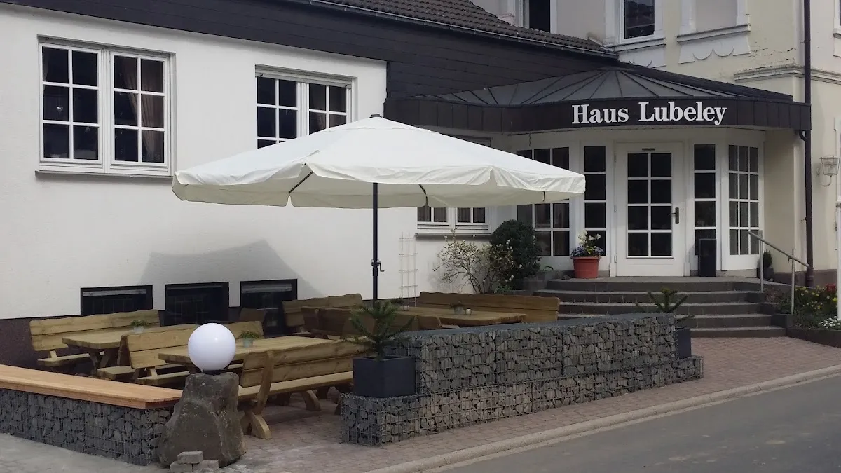 BookNoFees: Ristorante – Haus Lubely – Finnentrop – Casa Lubely, foto 1